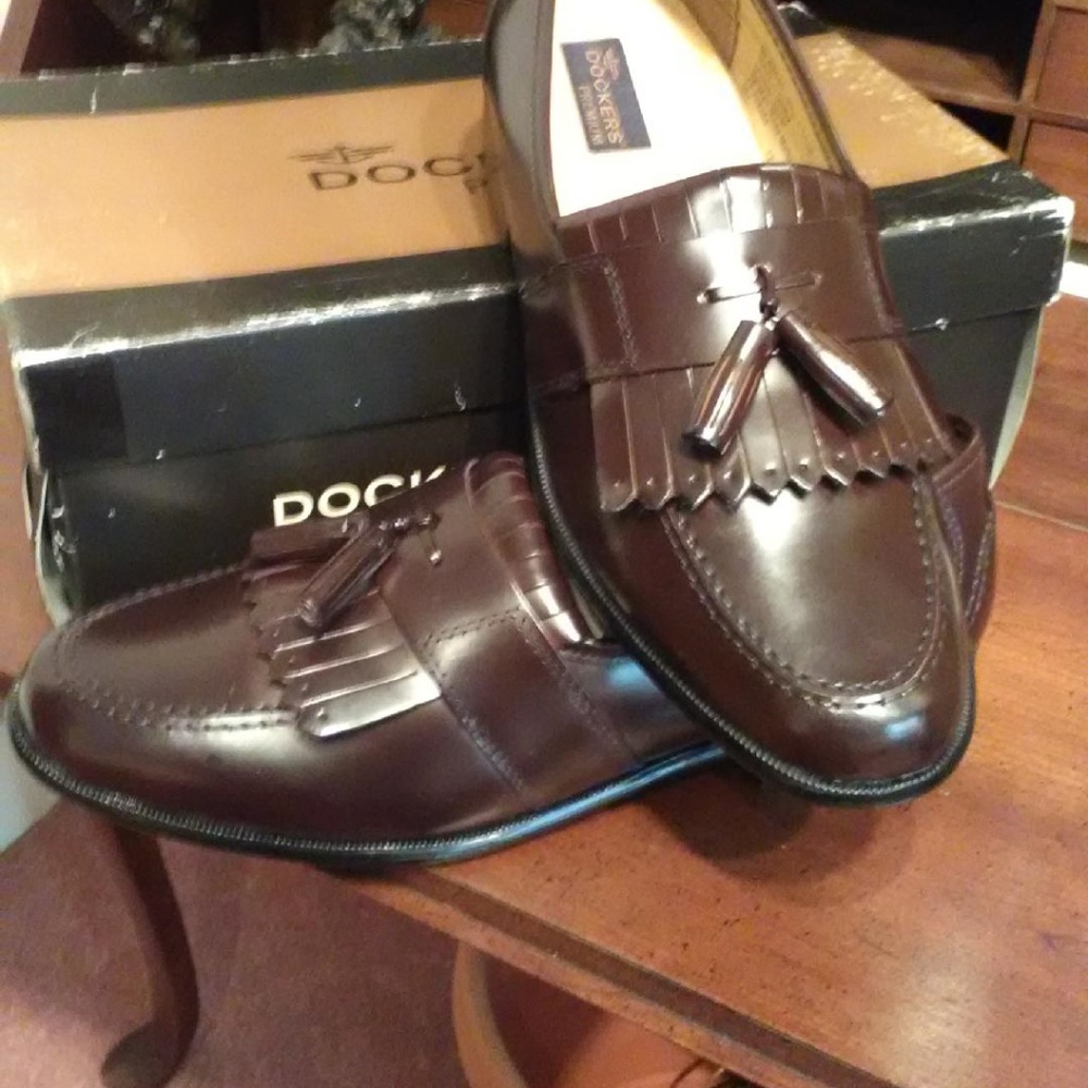 Docker's Kiltie Slip-On High Gloss Brown Shoe Sz11